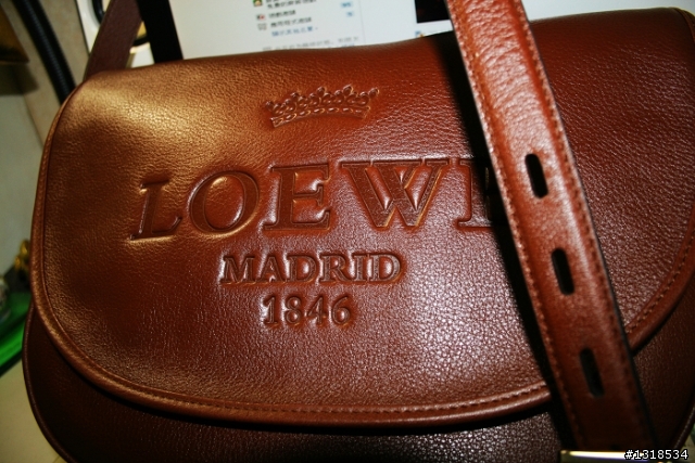 【分享開箱】漢神購入Ｌｏｅｗｅ側背包......又是被限量色給害了