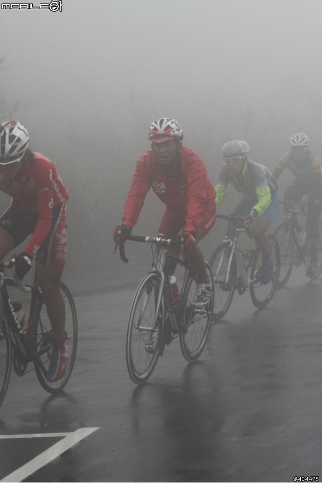 2011 環台賽 最終站...  霧茫茫 小油坑 400M 前 終點前!  台灣選手 加油