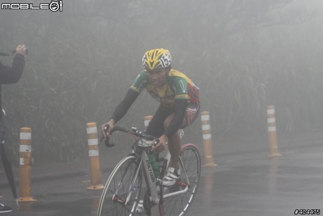 2011 環台賽 最終站...  霧茫茫 小油坑 400M 前 終點前!  台灣選手 加油