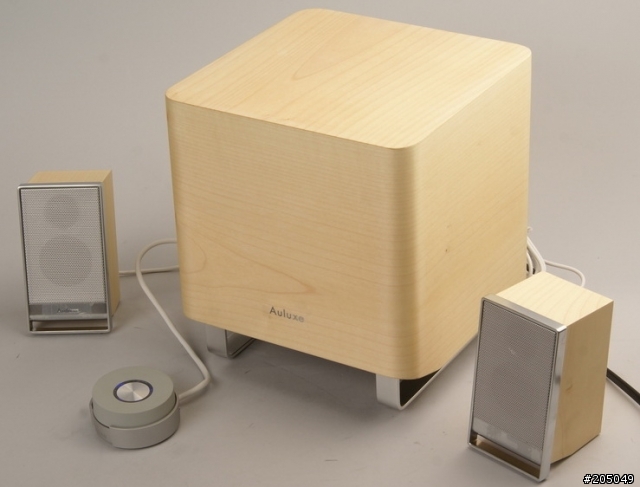 [開箱](2011/3/5更新)創新X-Fi Titanium HD 音效卡 不專業開箱(2011/3/5更新~升級3.5立體頭對RCA鍍銀連接訊號線)