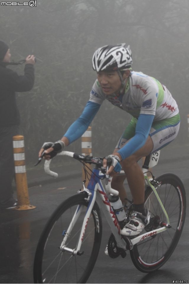 2011 環台賽 最終站...  霧茫茫 小油坑 400M 前 終點前!  台灣選手 加油