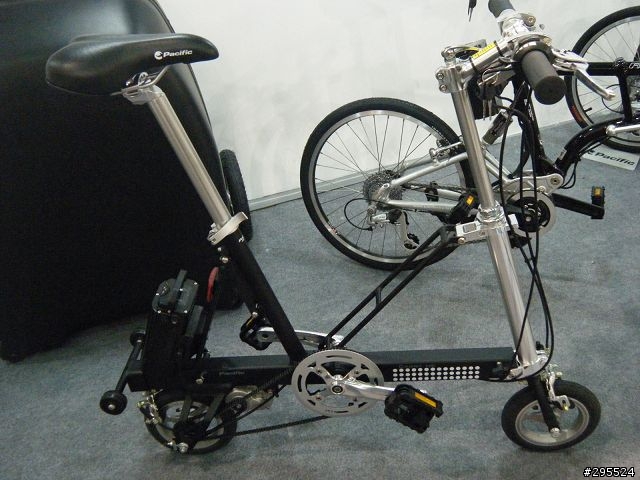 [情報] 很遲來的2011車展小輪車專門