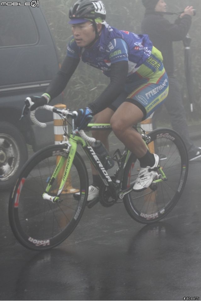 2011 環台賽 最終站...  霧茫茫 小油坑 400M 前 終點前!  台灣選手 加油