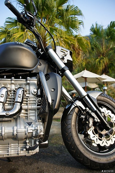 莫內咖啡~爆改的TRIUMPH 2300CC(有圖)!!