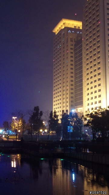 940sh夜拍實圖!! 簡直可以和一般數位消費相機對抗了!