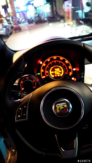 [開箱][圖超多]全台第一開箱,Fiat 500 Abarth 性能毒蠍!