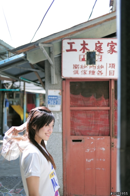 D700+35/F2 左營眷村裡迷路