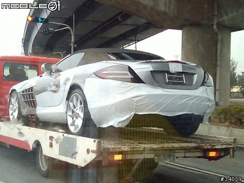 受驚！ 剛看見的 MERCEDES BENZ SLR ROADSTER