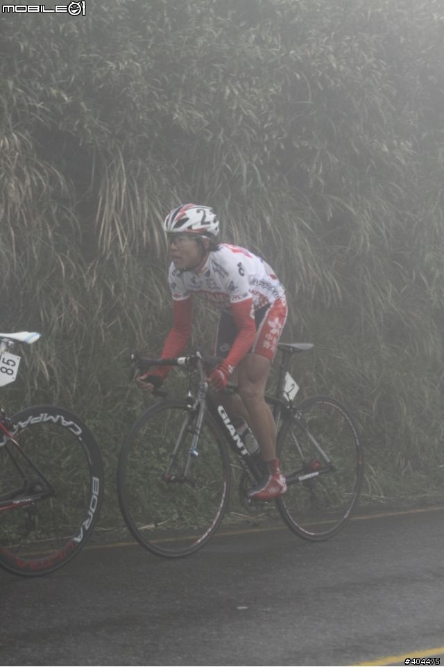 2011 環台賽 最終站...  霧茫茫 小油坑 400M 前 終點前!  台灣選手 加油