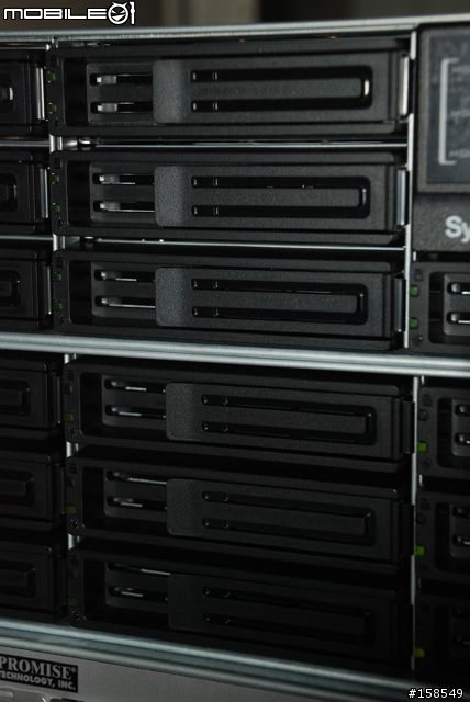 開心的Synology RS2211+ 和 RX1211 簡單開箱照