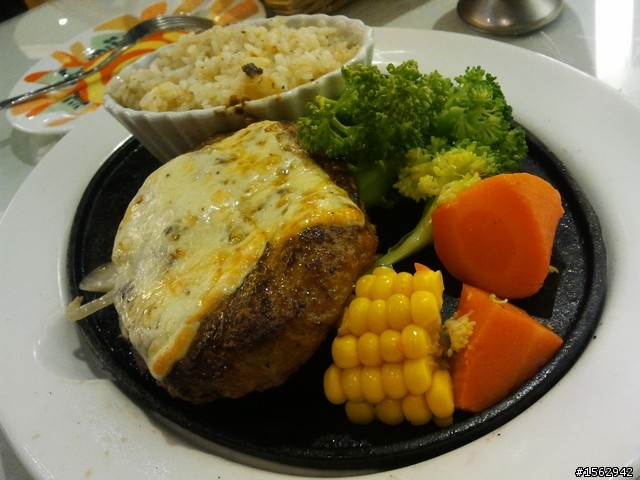 S8530食記再一波！美式餐廳菜色實拍！
