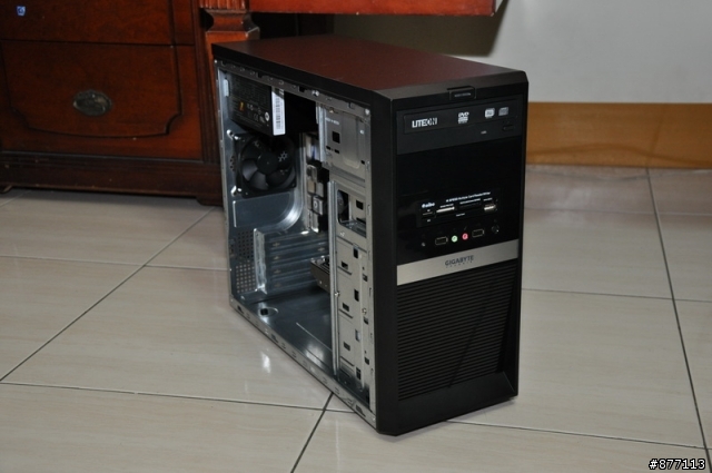新電腦新機殼開箱GIGABYTE  MK01