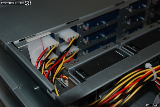 開心的Synology RS2211+ 和 RX1211 簡單開箱照