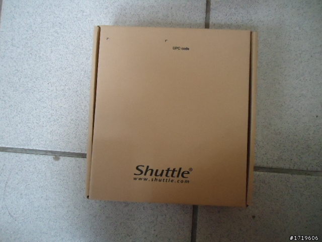 [新手的不專業開箱] Shuttle XS35 LCD背掛 迷你電腦 入門文書機
