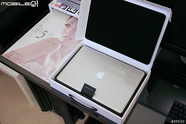 [敗家] 2011 MacBook Pro 15" + 120GB SSD + 8GB RAM 台灣版開箱 (更新：03/31 改裝第二顆硬碟)