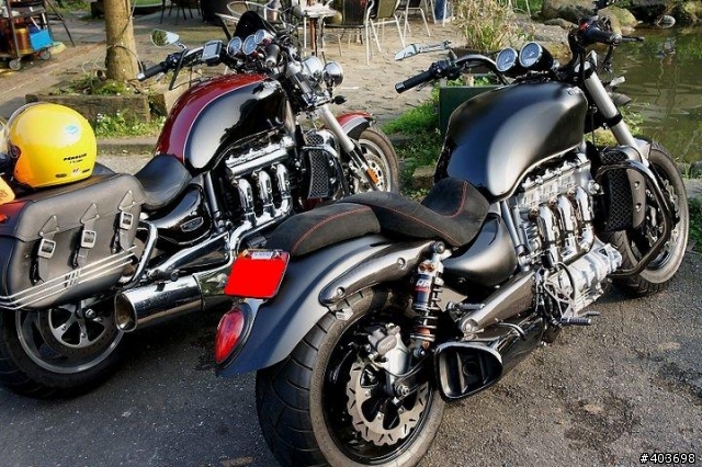 莫內咖啡~爆改的TRIUMPH 2300CC(有圖)!!