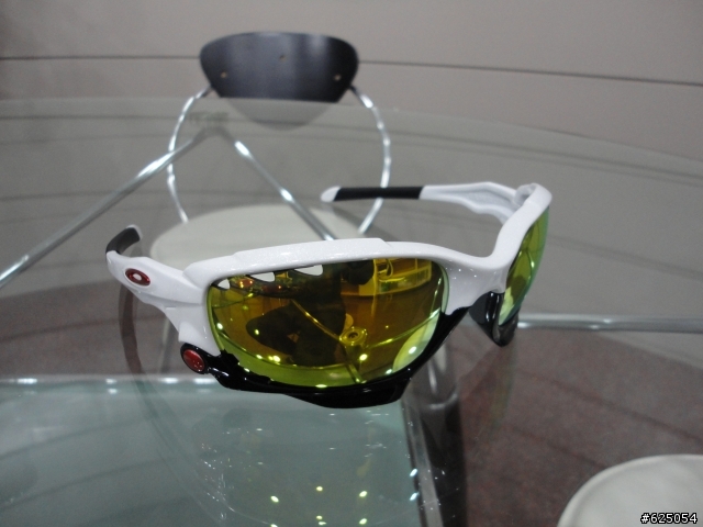 {開箱} 等待了兩個半月,終於到手了...~OAKLEY JAWBONE~