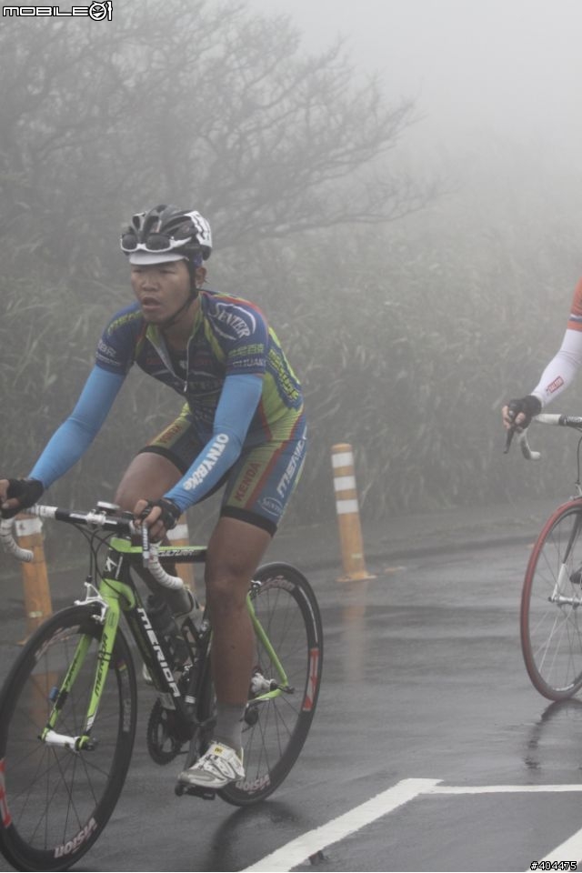 2011 環台賽 最終站...  霧茫茫 小油坑 400M 前 終點前!  台灣選手 加油