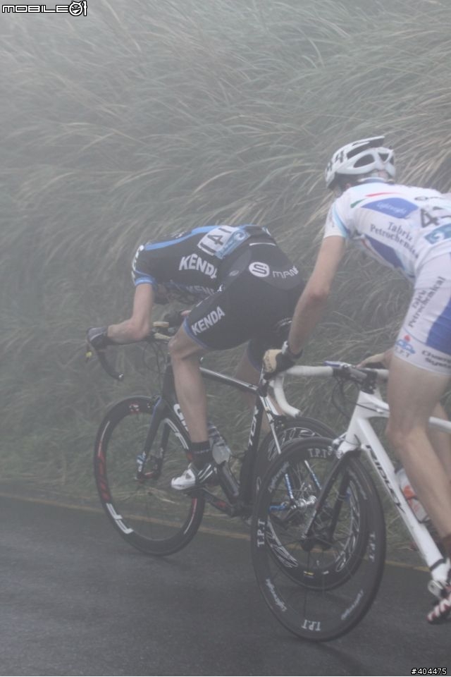 2011 環台賽 最終站...  霧茫茫 小油坑 400M 前 終點前!  台灣選手 加油