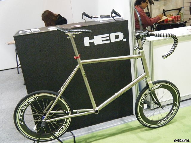 [情報] 很遲來的2011車展小輪車專門