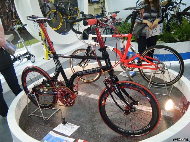 [情報] 很遲來的2011車展小輪車專門