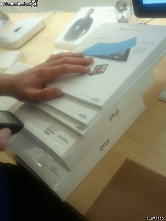 O氏 開箱~ Ipad 2 上桌!~