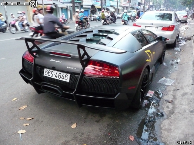 2011.03.06 越南胡志明市安陽王街 藍寶堅尼 LP670-4 消光黑  和 法拉利 F430 法拉利紅