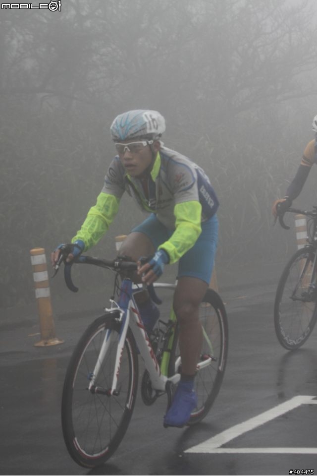 2011 環台賽 最終站...  霧茫茫 小油坑 400M 前 終點前!  台灣選手 加油