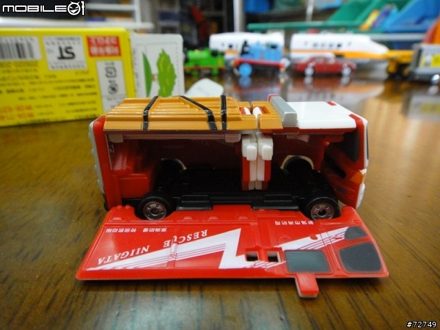 [開箱] 一台汽車 兩倍樂趣- VOOV極速變身車 (04.10新車介紹連結）