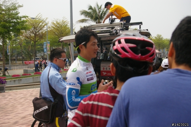 2011環台賽高雄情人碼頭衝刺點+世運終點站照片(補上影片)