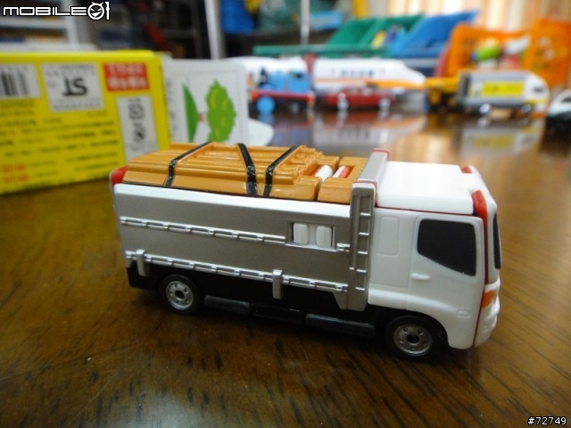 [開箱] 一台汽車 兩倍樂趣- VOOV極速變身車 (04.10新車介紹連結）