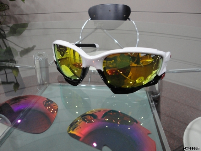 {開箱} 等待了兩個半月,終於到手了...~OAKLEY JAWBONE~