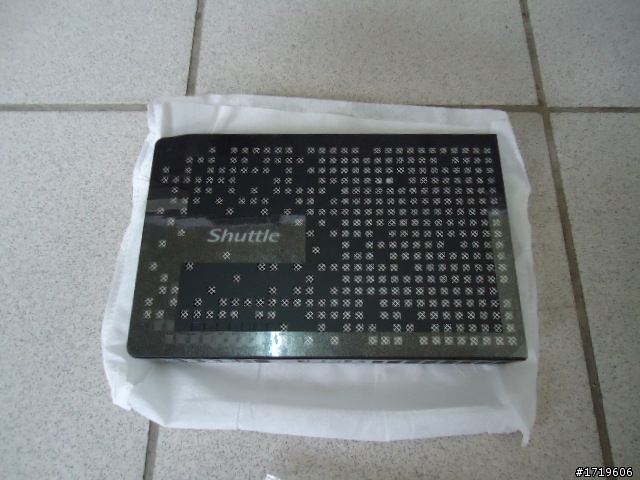 [新手的不專業開箱] Shuttle XS35 LCD背掛 迷你電腦 入門文書機