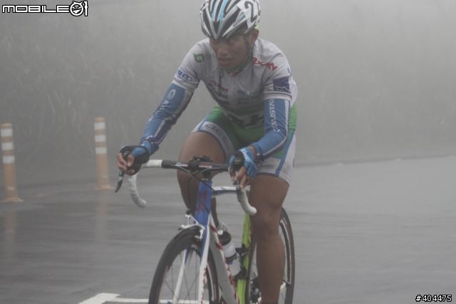 2011 環台賽 最終站...  霧茫茫 小油坑 400M 前 終點前!  台灣選手 加油