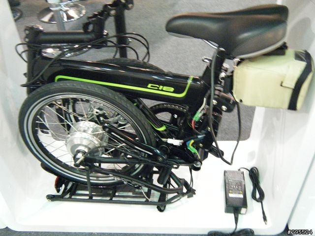 [情報] 很遲來的2011車展小輪車專門