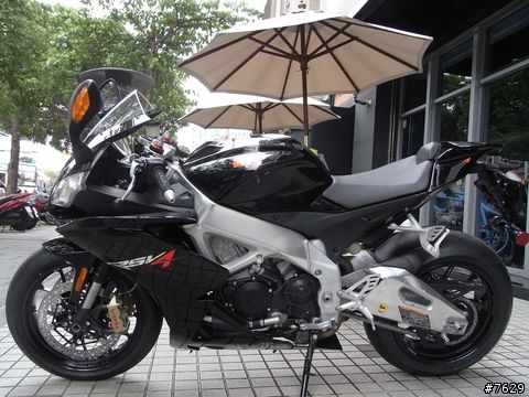 (偉恩之不成熟開箱文)_Aprilia RSV4
