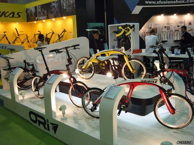 [情報] 很遲來的2011車展小輪車專門