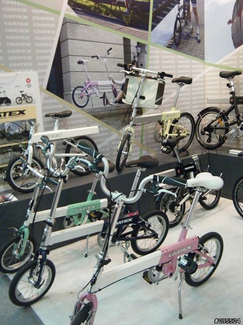 [情報] 很遲來的2011車展小輪車專門