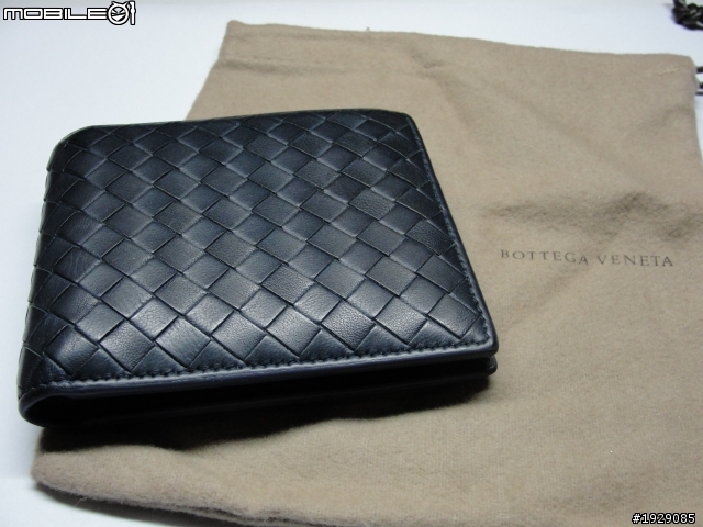[分享] Bottega Veneta 深藍 羊皮編織皮夾