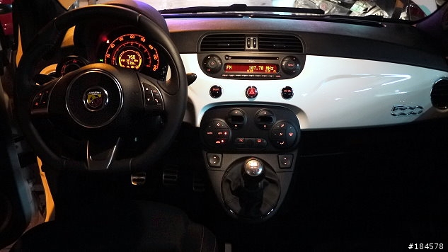 [開箱][圖超多]全台第一開箱,Fiat 500 Abarth 性能毒蠍!