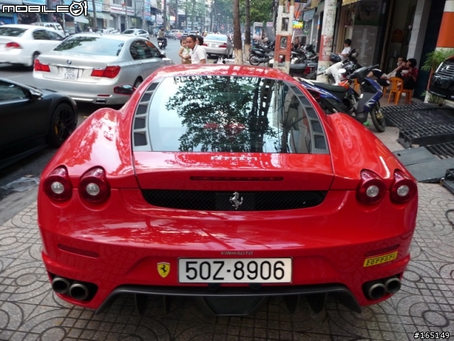 2011.03.06 越南胡志明市安陽王街 藍寶堅尼 LP670-4 消光黑  和 法拉利 F430 法拉利紅