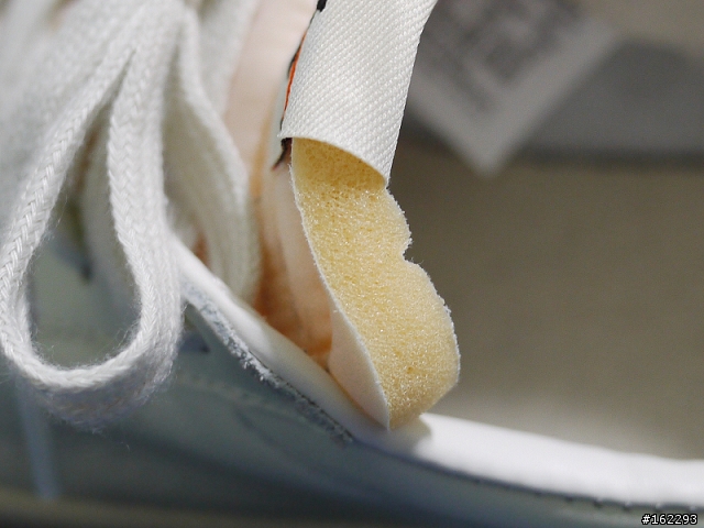 女友在Y拍購買的NIKE好像是仿的，麻煩各位大大幫忙看一下!