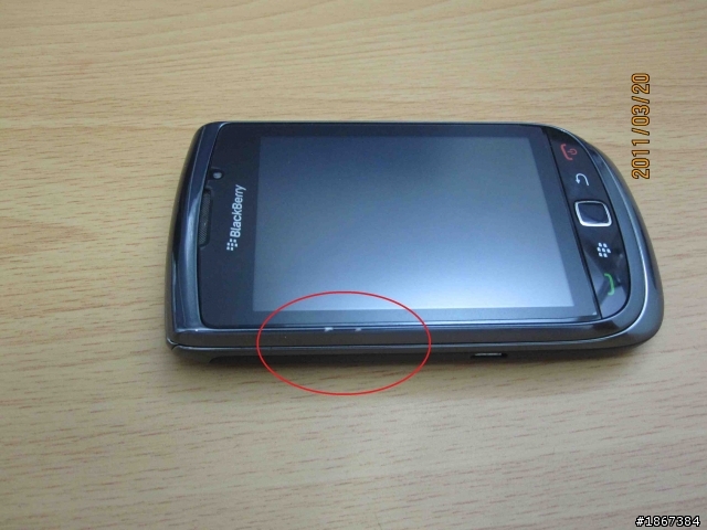 Blackberry Torch 9800 金屬外殼 掉漆