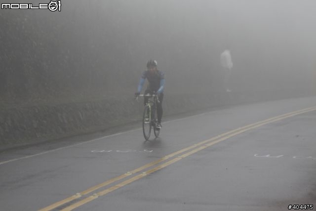 2011 環台賽 最終站...  霧茫茫 小油坑 400M 前 終點前!  台灣選手 加油