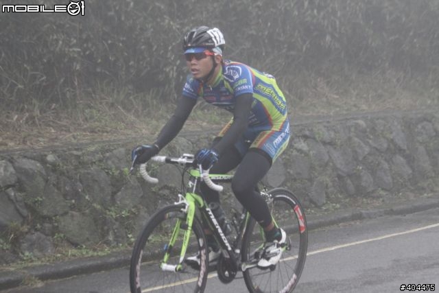 2011 環台賽 最終站...  霧茫茫 小油坑 400M 前 終點前!  台灣選手 加油