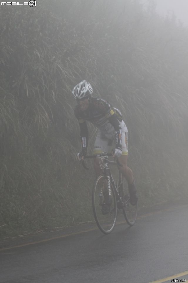 2011 環台賽 最終站...  霧茫茫 小油坑 400M 前 終點前!  台灣選手 加油