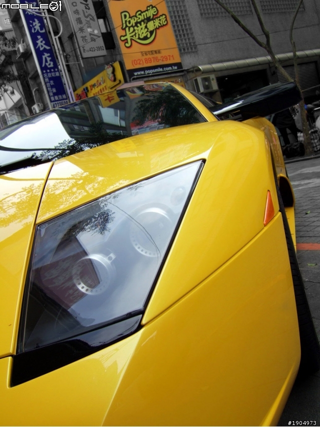 Lamborghini  LP-640 yellow