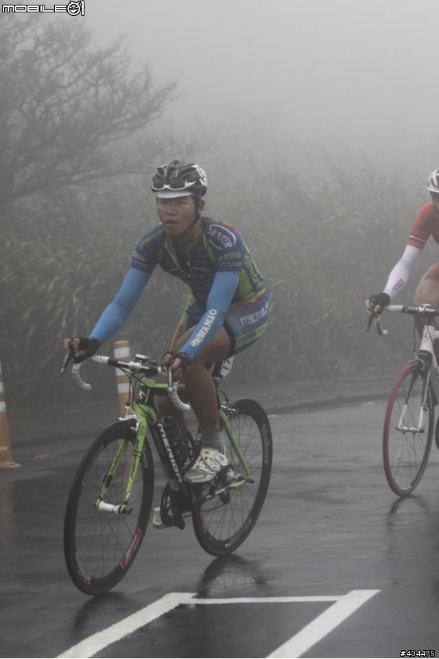 2011 環台賽 最終站...  霧茫茫 小油坑 400M 前 終點前!  台灣選手 加油