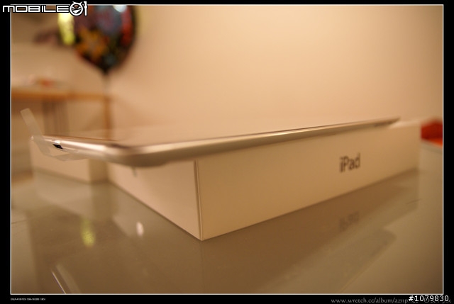 O氏 開箱~ Ipad 2 上桌!~
