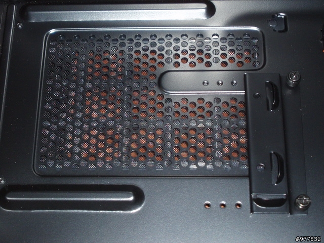 [不專業開箱]海盜機殼又一新作-黑曜石系列 CORSAIR 650D開箱